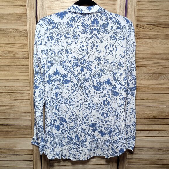 Big Dart Button-Up Shirt 100% Viscose Blue and White Patterned Size 12 - Picture 8 of 10